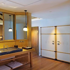 Constance Moofushi - Luxury Maldives Honeymoon Packages - Water Villa Bathroom1