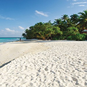 Diamonds Athuruga - Luxury Maldives Honeymoon Packages - Beach view