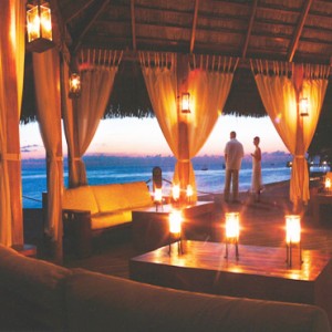 Diamonds Athuruga - Luxury Maldives Honeymoon Packages - couple dining