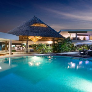Diamonds Athuruga - Luxury Maldives Honeymoon Packages - dining with the stars