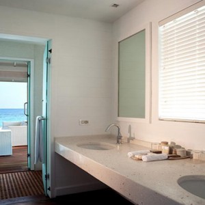 Diamonds Athuruga - Luxury Maldives Honeymoon Packages - overwater suites bathroom