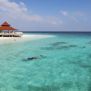 Diamonds Athuruga - Luxury Maldives Honeymoon Packages - snorkelling