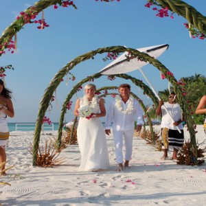 Diamonds Athuruga - Luxury Maldives Honeymoon Packages - wedding on beach