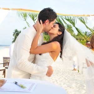 Diamonds Athuruga - Luxury Maldives Honeymoon Packages - wedding2