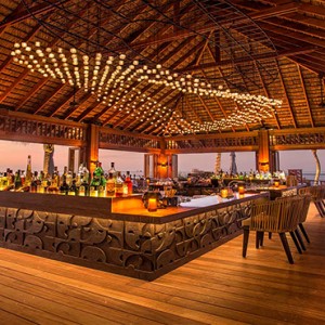 Hurawalhi Island - Luxury Maldives Honeymoon Packages - Coco Bar