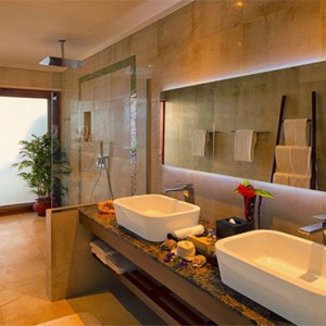 Hurawalhi Island - Luxury Maldives Honeymoon Packages - Ocean Pool Villas bathroom