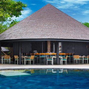 JA Manafaru - Luxury Maldives Honeymoon Packages - Andiamo Bistro and pool