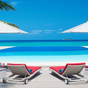 JA Manafaru - Luxury Maldives Honeymoon Packages - Infinity bar and pool