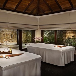 JA Manafaru - Luxury Maldives honeymoon packages - couple spa treatment