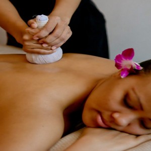 Kandolhu Maldives - Luxury Maldives Honeymoon Packages - Spa massage