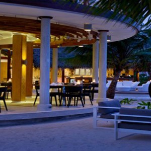 Kandolhu Maldives - Luxury Maldives Honeymoon Packages - The Market at night