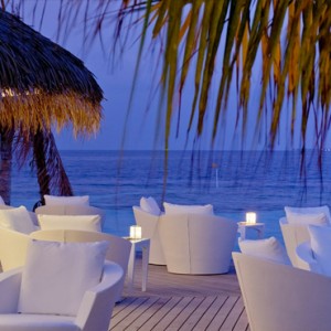 Kandolhu Maldives - Luxury Maldives Honeymoon Packages - Vilu Bar