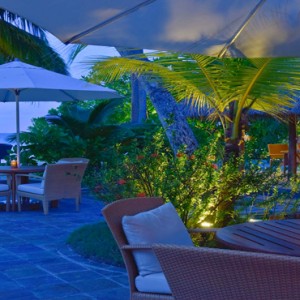 Kuramathi Maldives - Luxury Maldives Honeymoon Packages - Bar at night