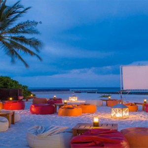 Kuramathi Maldives - Luxury Maldives Honeymoon Packages - Evening entertainment