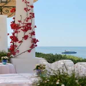 Le Sirenuse - Luxury Italy Honeymoon Packages - Pool Restaurant bar