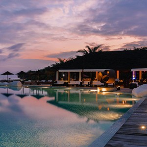 Lily Beach Resort and Spa at Huvahendhoo - Luxury Maldives Honeymoon Packages -Aqva Bar