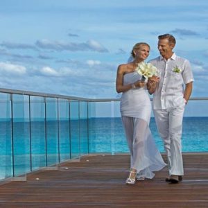 Mexico Honeymoon Packages Secrets The Vine Cancun Bride And Groom