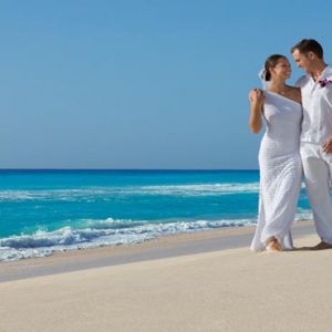 Mexico Honeymoon Packages Secrets The Vine Cancun Bride And Groom On Beach