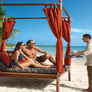 Mexico Honeymoon Packages Zoetry Paraiso De La Bonita Riviera Maya Couple On The Bali Bed Butler Service