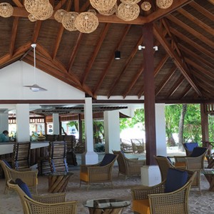 OBLU by Atmosphere at Helengali - Luxury Maldives Honeymoon Packages - Helen's Bar interior
