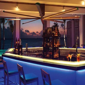 Ozen by Atmosphere at Maadhoo Island - Luxury Maldives Honeymoon Packages - Joie de vivre bar