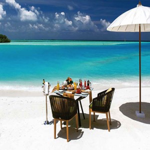 Ozen by Atmosphere at Maadhoo Island - Luxury Maldives Honeymoon Packages - Ozen sandbank breakfast