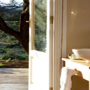 Samara Private Game Reserve - Luxury South Africa Honeymoon Packages - Karoo Suite bathroom