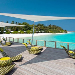 Velassaru Maldives - Luxury Maldives Honeymoon Packages - Chill bar