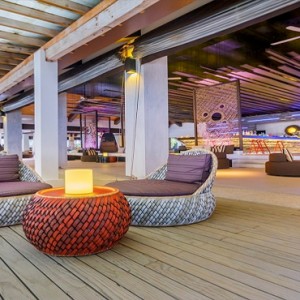 Velassaru Maldives - Luxury Maldives Honeymoon Packages - Fen bar1