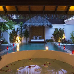 Velassaru Maldives - Luxury Maldives Honeymoon Packages - Pool Villa bathtub view