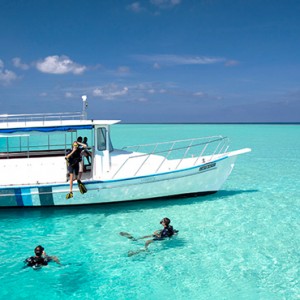 Velassaru Maldives - Luxury Maldives Honeymoon Packages - watersport activities, snorkeling1