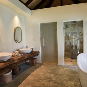 Drift Thelu Velga Retreat - Luxury Maldives Honeymoon packages - Water Villa bathroom1