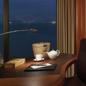 Hong Kong Honeymoon Packages Kowloon Shangri La Horizon Club Side Harbour View Room