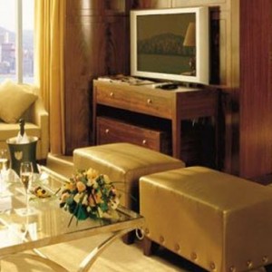 Hong Kong Honeymoon Packages Kowloon Shangri La Speciality Suite2