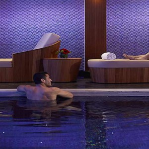 Hong Kong Honeymoon Packages Mandarin Oriental Hong Kong Couple By Swimming Pool