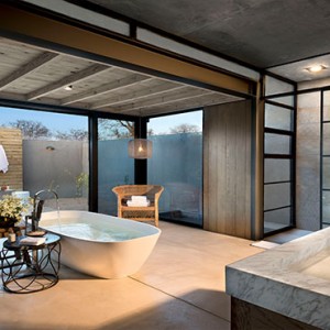 Lion Sands Game Reserve - Luxury South Africa Honeymoon Packages - Ivory lodge bathroom