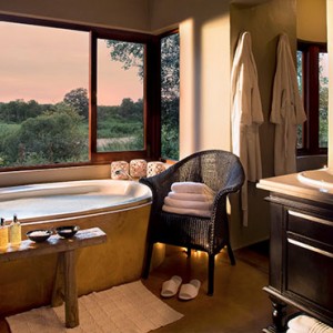 Lion Sands Game Reserve - Luxury South Africa Honeymoon Packages - Tinga lodge bathroom