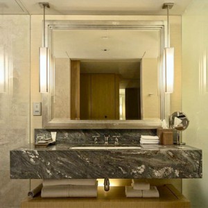 Marina Bay Sands - Luxury Singapore Honeymoon Packages - Deluxe room bathroom