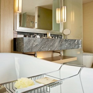 Marina Bay Sands - Luxury Singapore Honeymoon Packages - Grand Club room bathroom