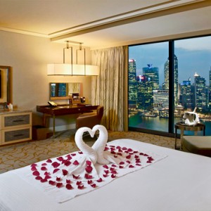 Marina Bay Sands - Luxury Singapore Honeymoon Packages - Grand Club room1