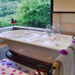 Shamwari Game Reserve - Luxury South Africa Honeymoon Packages - Eagles Crag Lodge bathroom