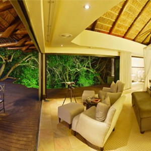 Shamwari Game Reserve - Luxury South Africa Honeymoon Packages - Eagles Crag Lodge bedroom view