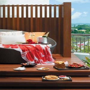 Shangri la Singapore - Luxury Singapore Honeymoon Packages - Honeymoon Suite Champagne breakfast