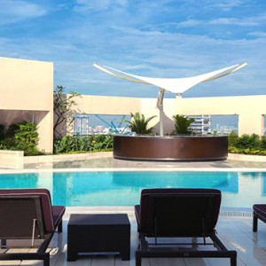 Singapore Honeymoon Packages Four Seasons Singapore Sun Loungers By Pool