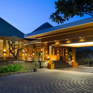 Bali Honeymoon Packages The Samaya Seminyak Lobby Entrance