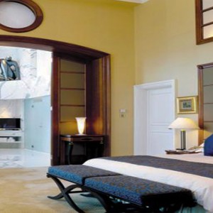 Harbour Grand Kowloon - Luxury Hong Kong Honeymoon Packages - Presidential Suite (15F) bedroom