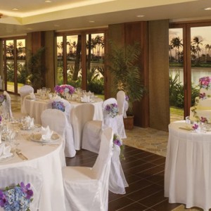 Dining 4 - Hilton Hawaiian Waikiki Beach - Luxury Hawaii Honeymoon Packages