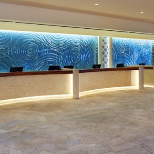 Lobby - Hilton Hawaiian Waikiki Beach - Luxury Hawaii Honeymoon Packages