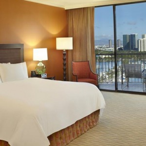 Rainbow Tower Harbour Ocean View Room 2 - Hilton Hawaiian Waikiki Beach - Luxury Hawaii Honeymoon Packages