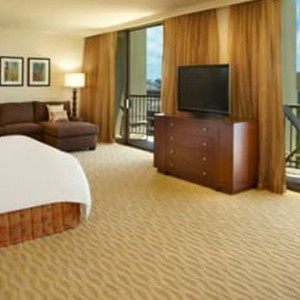 Rainbow Tower Ocean Front Junior Suite - Hilton Hawaiian Waikiki Beach - Luxury Hawaii Honeymoon Packages